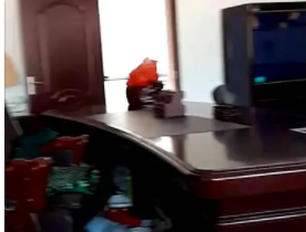 老板桌子和老板椅子