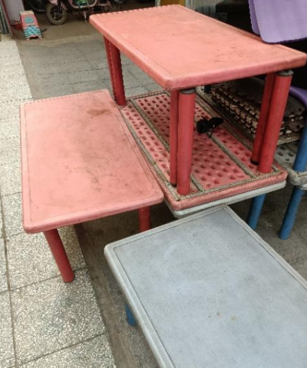 幼儿园用的桌子